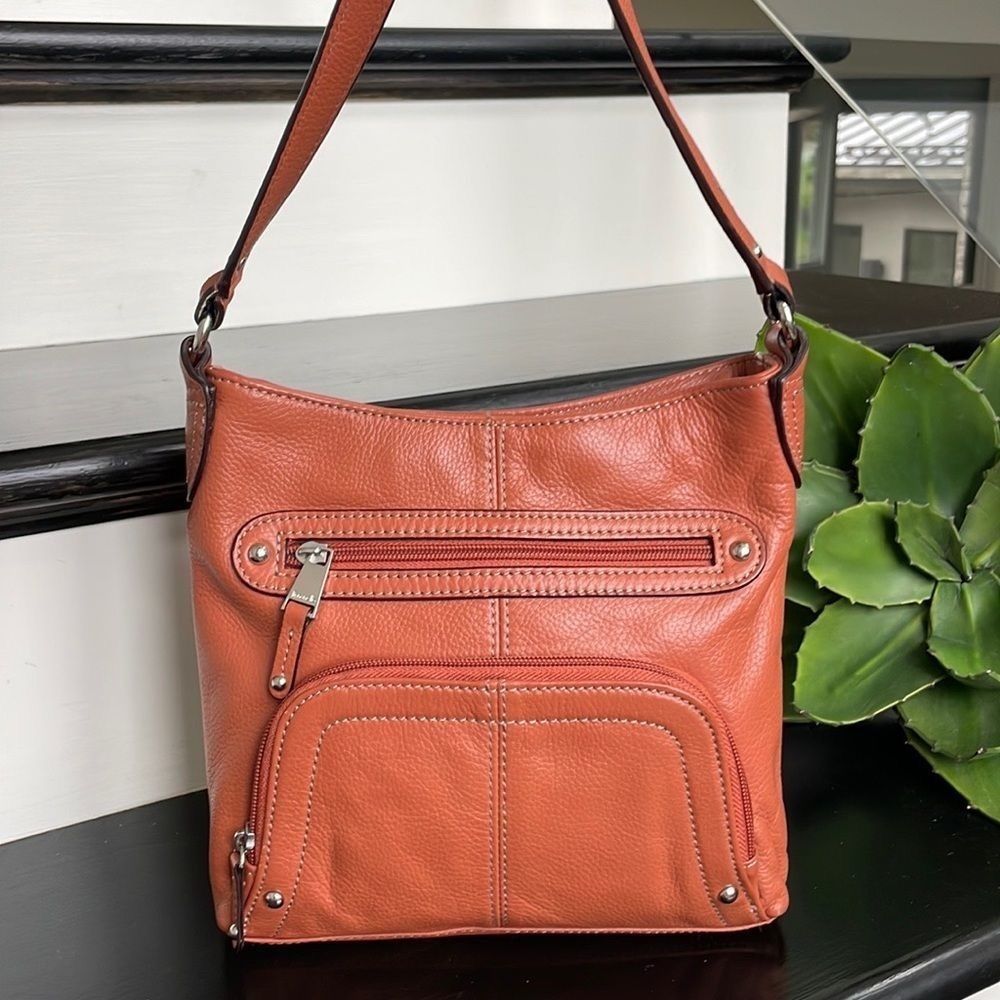 Tignanello Genuine Leather crossbody shoulder handbag purse like new
